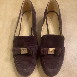BROWN SUEDE MICHAEL KORS BOW LOAFER